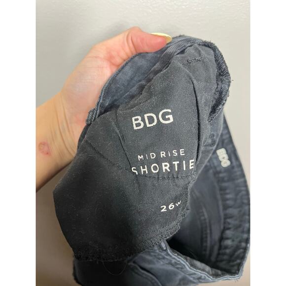 BDG Black Semi Distressed Mid Rise Shortie Trendy Basic Womens Shorts Size 26 - Picture 4 of 4